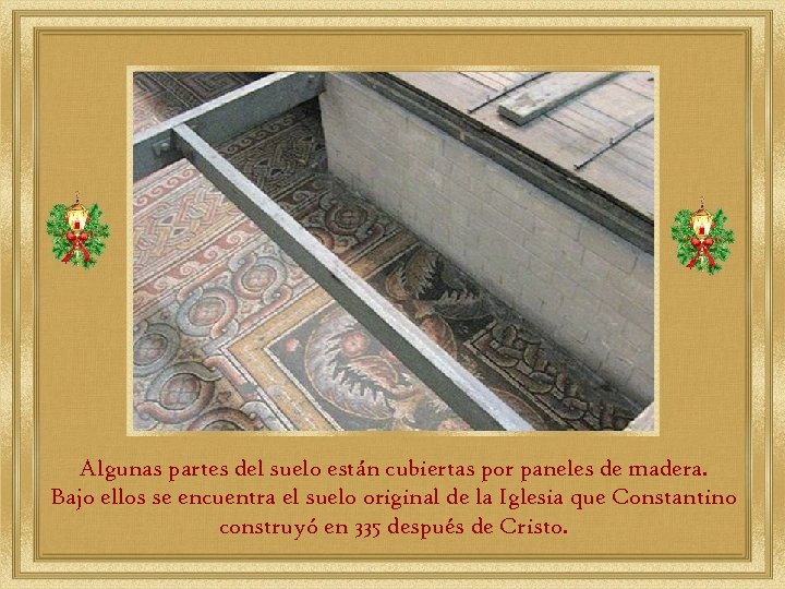 Algunas partes del suelo están cubiertas por paneles de madera. Bajo ellos se encuentra