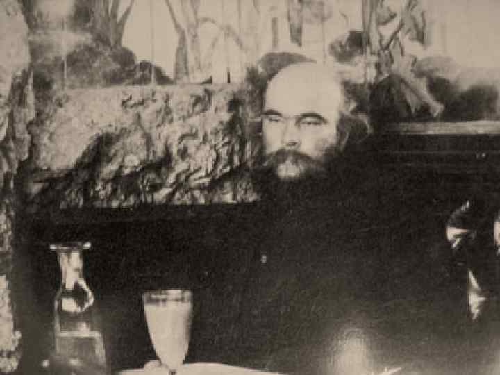 Біографія Він мав ще одного літературного вчителя Шарля Бодлера, чиї «Квіти Зла» також великою