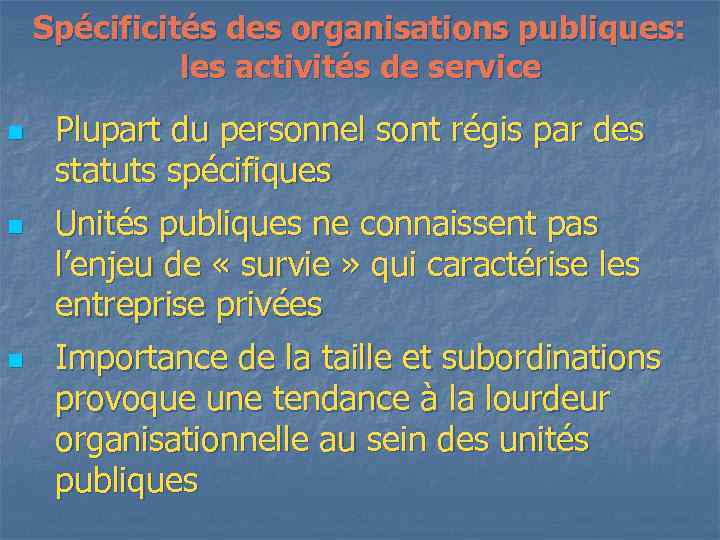 Spécificités des organisations publiques: les activités de service n n n Plupart du personnel