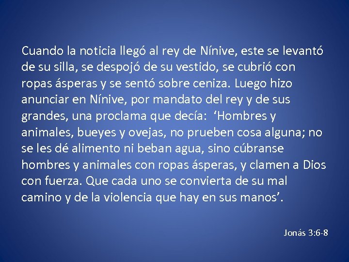 Cuando la noticia llegó al rey de Nínive, este se levantó de su silla,