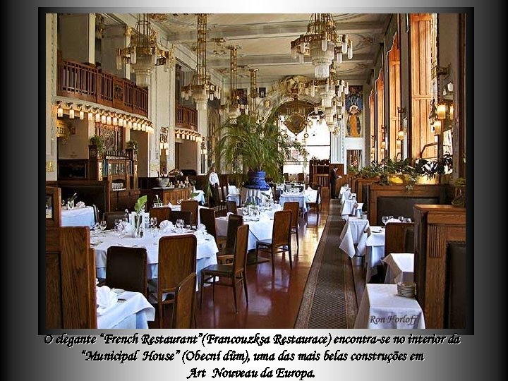 O elegante “French Restaurant”(Francouzksa Restaurace) encontra-se no interior da “Municipal House” (Obecní dům), uma
