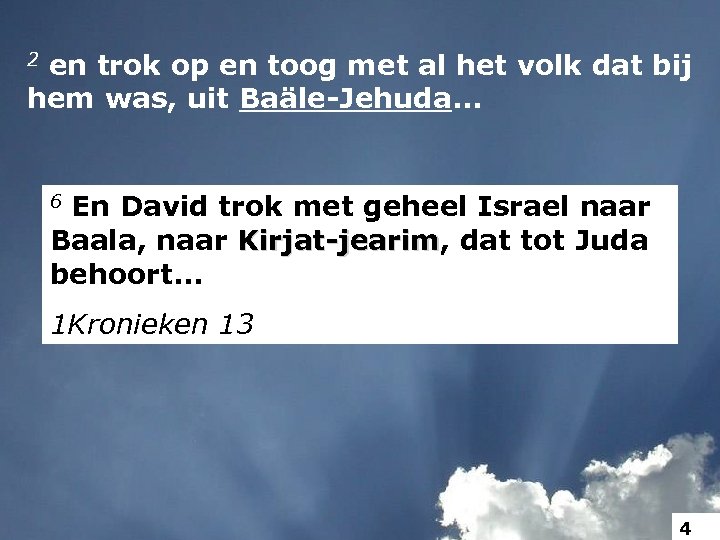 2 en trok op en toog met al het volk dat bij hem was,