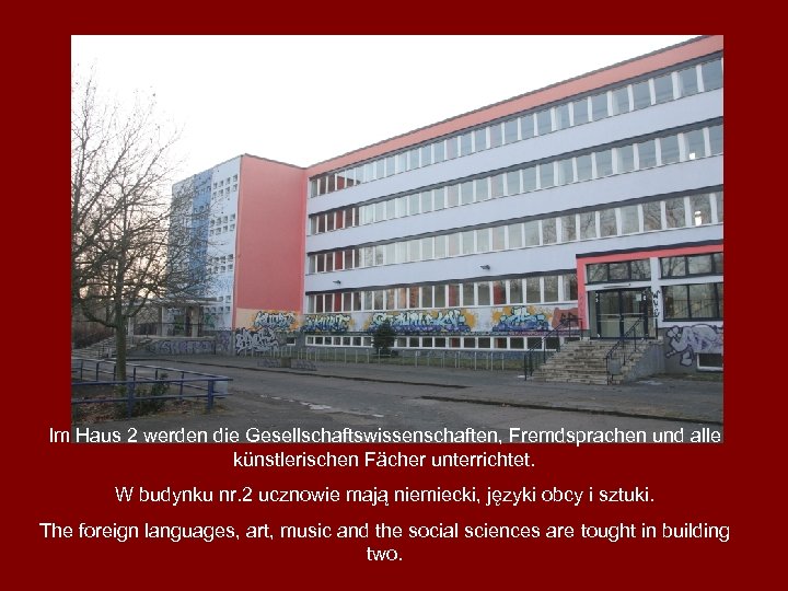 Im Haus 2 werden die Gesellschaftswissenschaften, Fremdsprachen und alle künstlerischen Fächer unterrichtet. W budynku