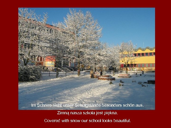 Im Schnee sieht unser Schulgelände besonders schön aus. Zimną nasza szkoła jest piękna. Covered