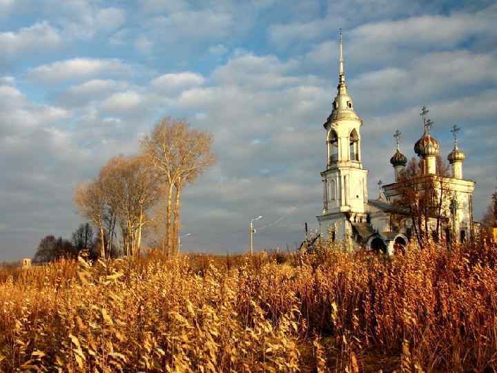 Сернурский храм осенью