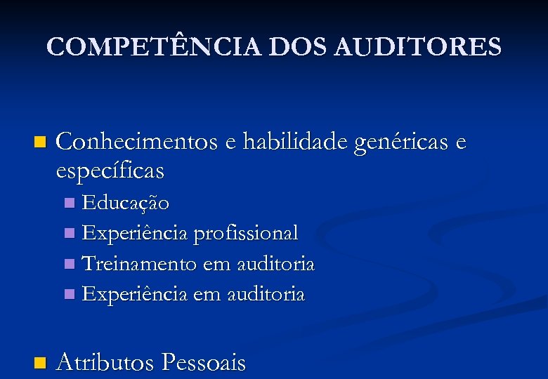 COMPETÊNCIA DOS AUDITORES n Conhecimentos e habilidade genéricas e específicas Educação n Experiência profissional