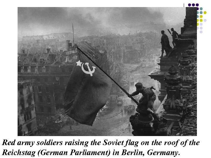 Red army soldiers raising the Soviet flag on the roof of the Reichstag (German