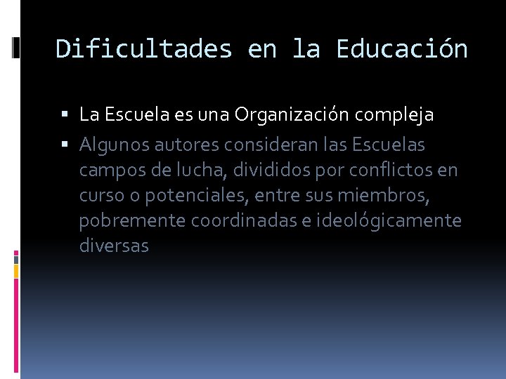 Dificultades en la Educación La Escuela es una Organización compleja Algunos autores consideran las