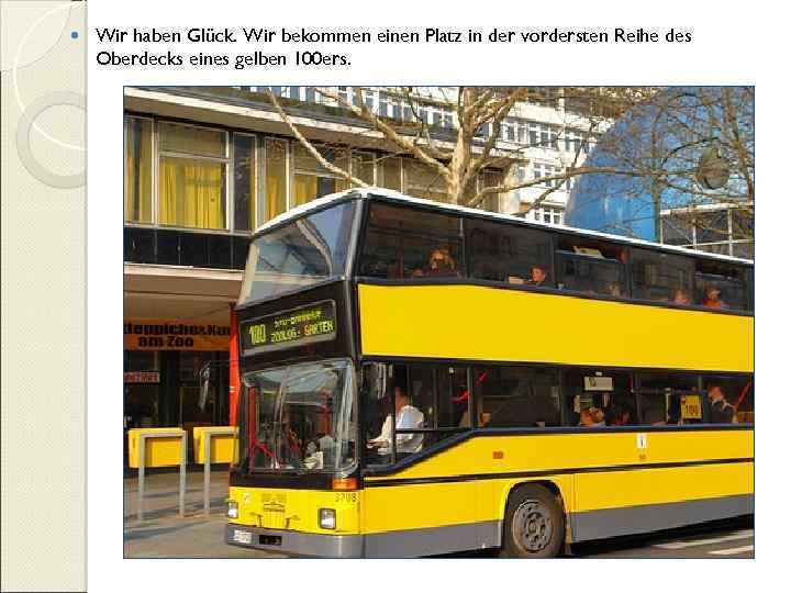  Wir haben Glück. Wir bekommen einen Platz in der vordersten Reihe des Oberdecks