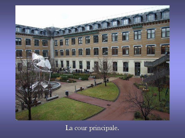 La cour principale. 