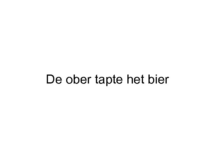 De ober tapte het bier 