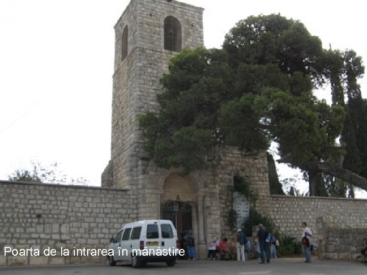 Poarta de la intrarea în mănăstire 