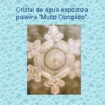 Cristal de água exposto a palavra “Muito Obrigado“. 
