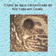 Cristal de água contaminado do Rio Yodo em Osaka. 