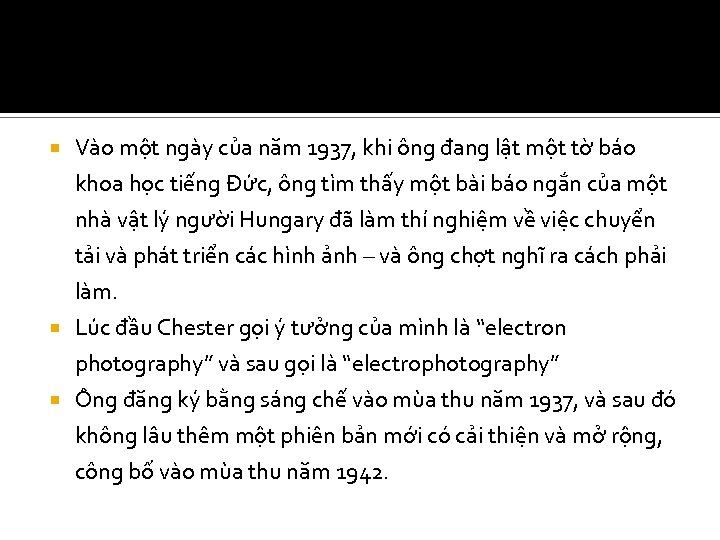  Vào một ngày của năm 1937, khi ông đang lật một tờ báo