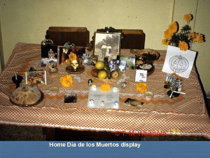 Home Día de los Muertos display 