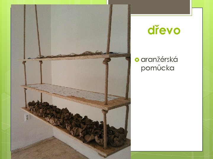 dřevo aranžérská pomůcka 