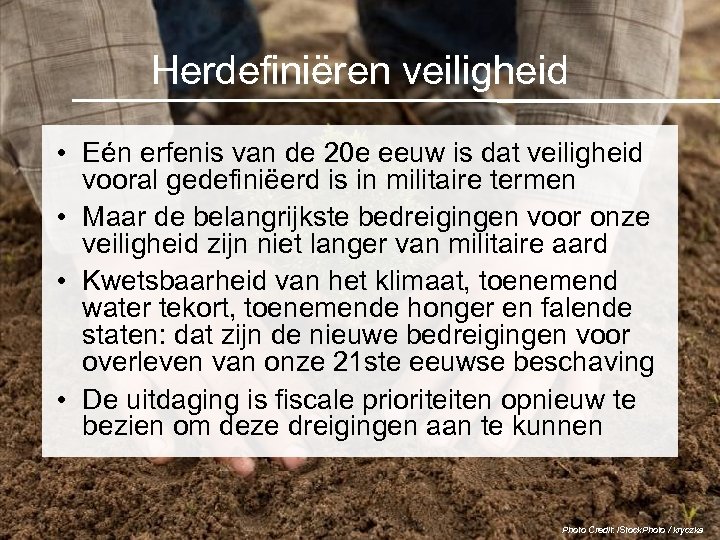 Herdefiniëren veiligheid • Eén erfenis van de 20 e eeuw is dat veiligheid vooral