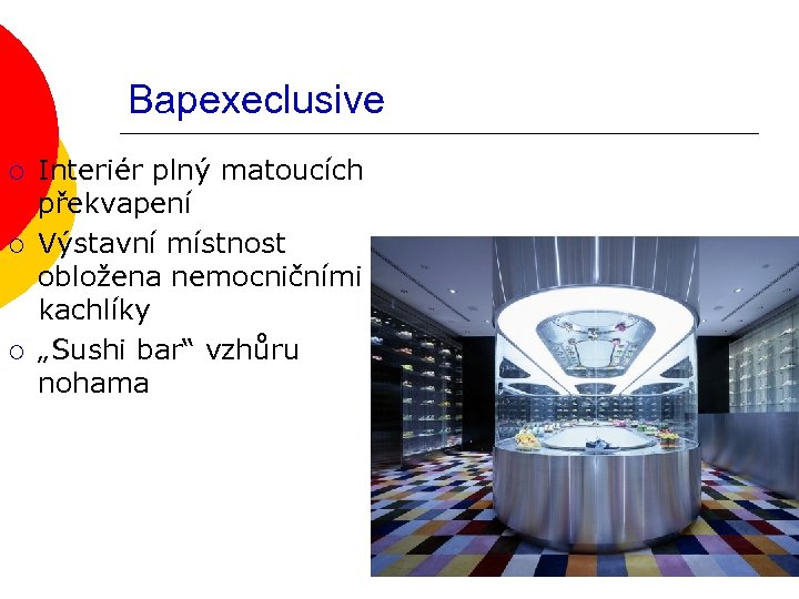 Bapexeclusive ¡ ¡ ¡ Interiér plný matoucích překvapení Výstavní místnost obložena nemocničními kachlíky „Sushi