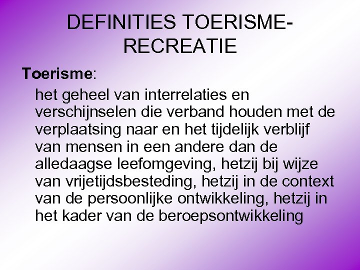 DEFINITIES TOERISMERECREATIE Toerisme: het geheel van interrelaties en verschijnselen die verband houden met de