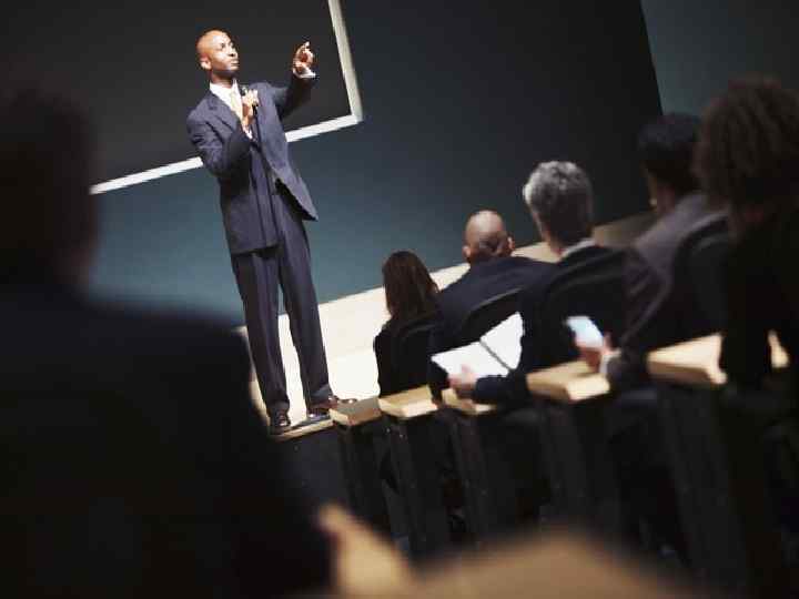 Зовнішній вигляд і манера поведінки Самий сприятливий фон для публічного виступу - темносиній завіса.