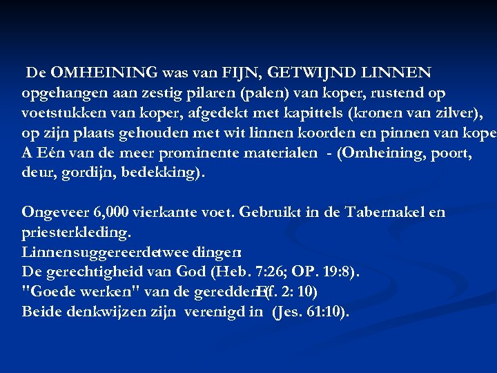 De OMHEINING was van FIJN, GETWIJND LINNEN opgehangen aan zestig pilaren (palen) van koper,