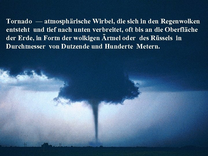 Tornado — atmosphärische Wirbel, die sich in den Regenwolken entsteht und tief nach unten