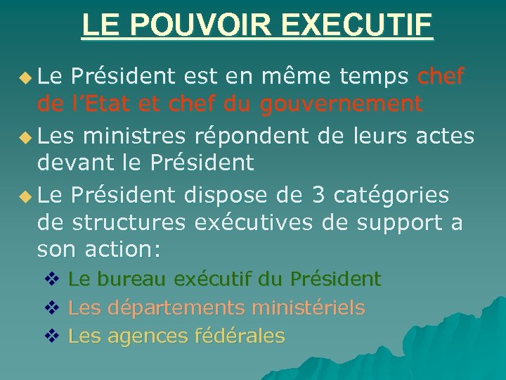 LE POUVOIR EXECUTIF u Le Président est en même temps chef de l’Etat et