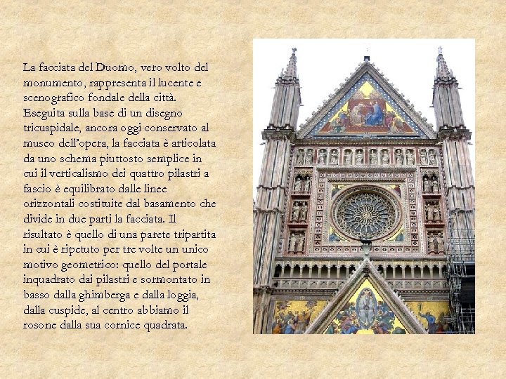 La facciata del Duomo, vero volto del monumento, rappresenta il lucente e scenografico fondale