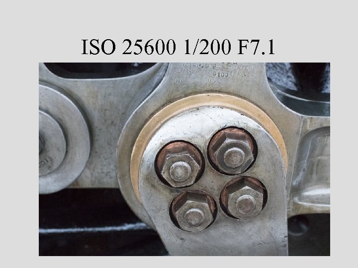 ISO 25600 1/200 F 7. 1 