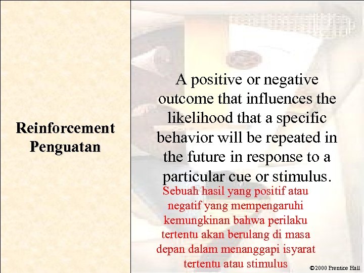 Reinforcement Penguatan A positive or negative outcome that influences the likelihood that a specific