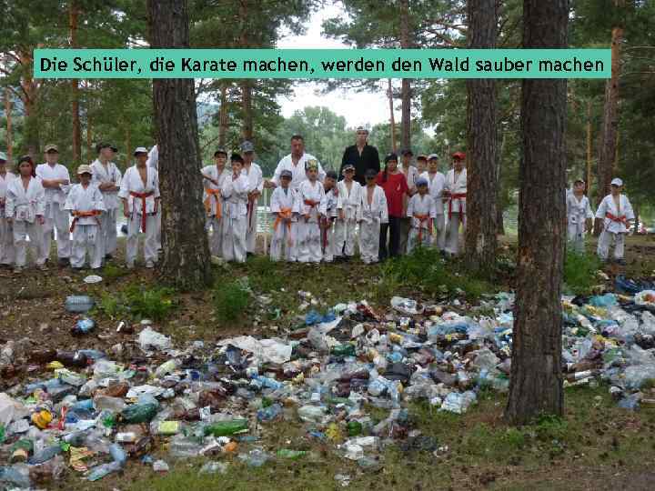 Die Schüler, die Karate machen, werden Wald sauber machen 