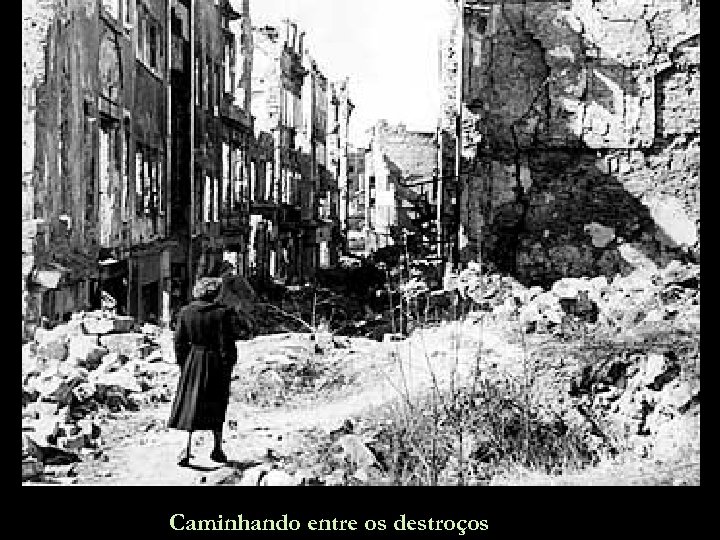 Caminhando entre os destroços 