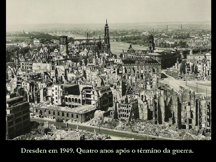 Dresden em 1949. Quatro anos após o término da guerra. 