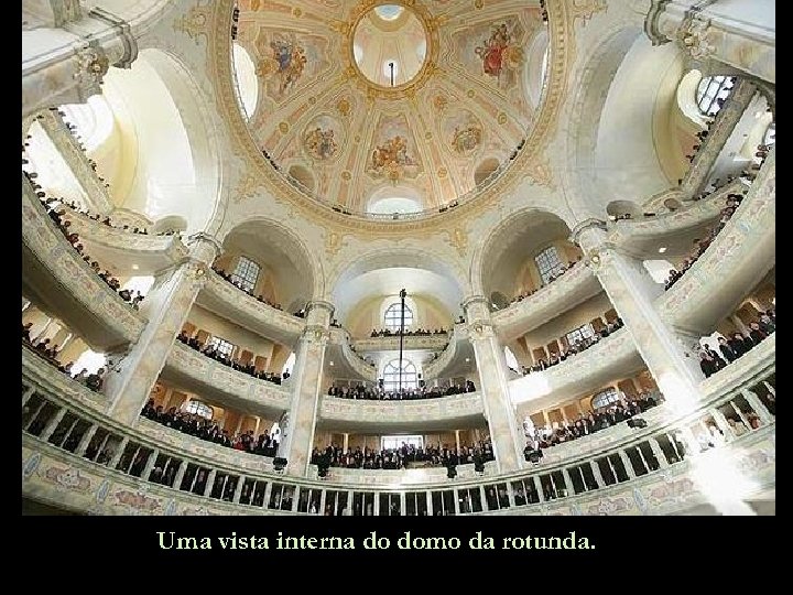 Uma vista interna do domo da rotunda. 