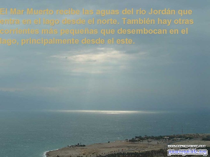 El Mar Muerto recibe las aguas del río Jordán que entra en el lago