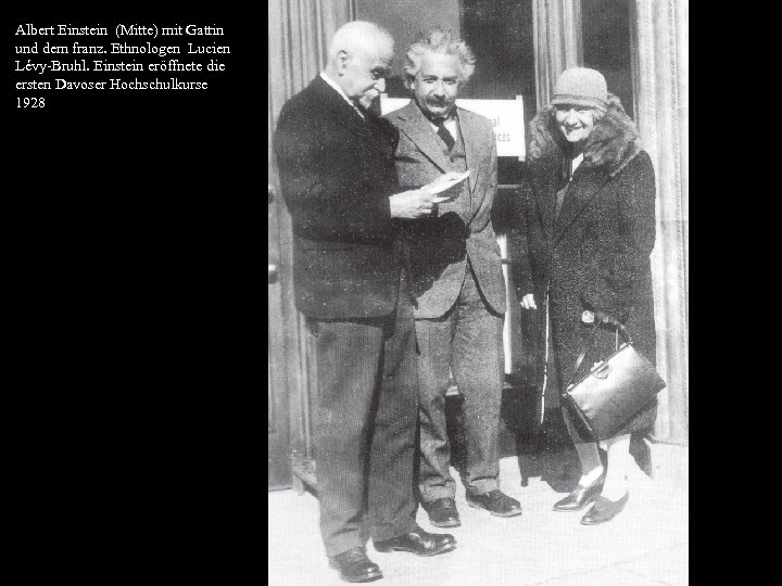 Albert Einstein (Mitte) mit Gattin und dem franz. Ethnologen Lucien Lévy-Bruhl. Einstein eröffnete die