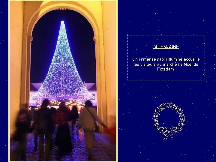 ALLEMAGNE Un immense sapin illuminé accueille les visiteurs au marché de Noël de Potsdam.