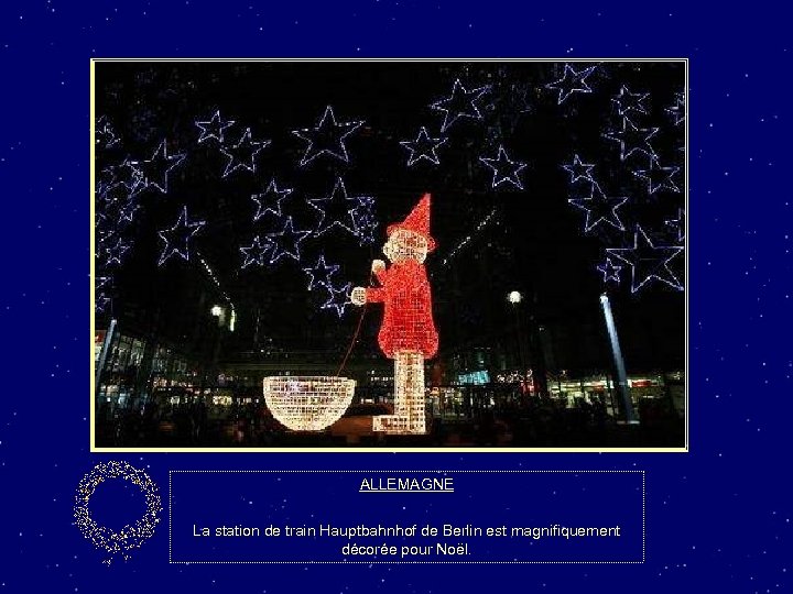 ALLEMAGNE La station de train Hauptbahnhof de Berlin est magnifiquement décorée pour Noël. 