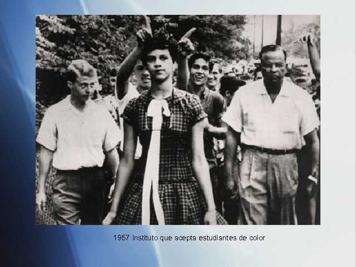 1957 Instituto que acepta estudiantes de color 