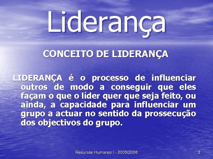 Liderança CONCEITO DE LIDERANÇA é o processo de influenciar outros de modo a conseguir