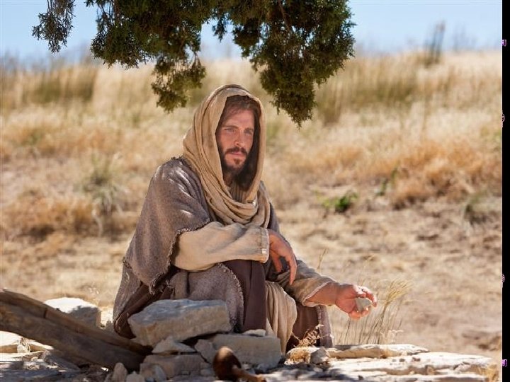 A segunda leitura repete, em outros termos, o ensinamento da primeira: Deus acompanha o