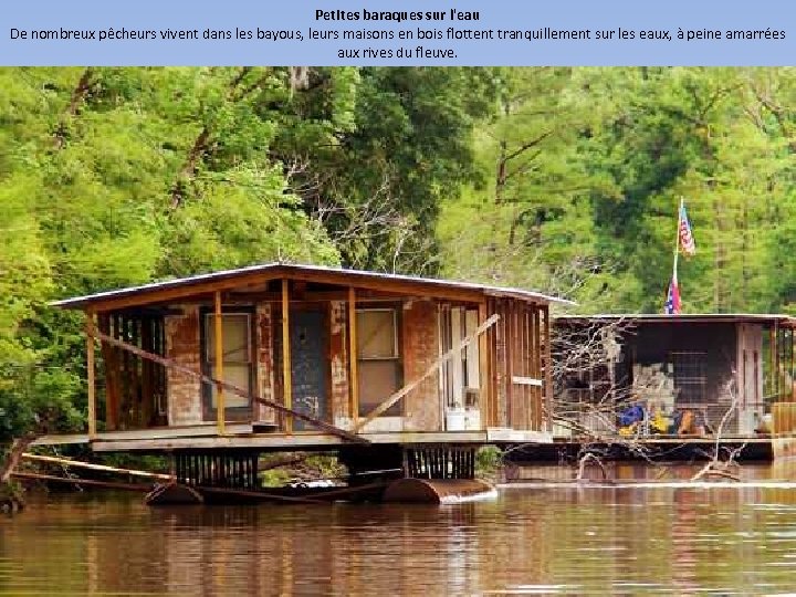 Petites baraques sur l'eau De nombreux pêcheurs vivent dans les bayous, leurs maisons en