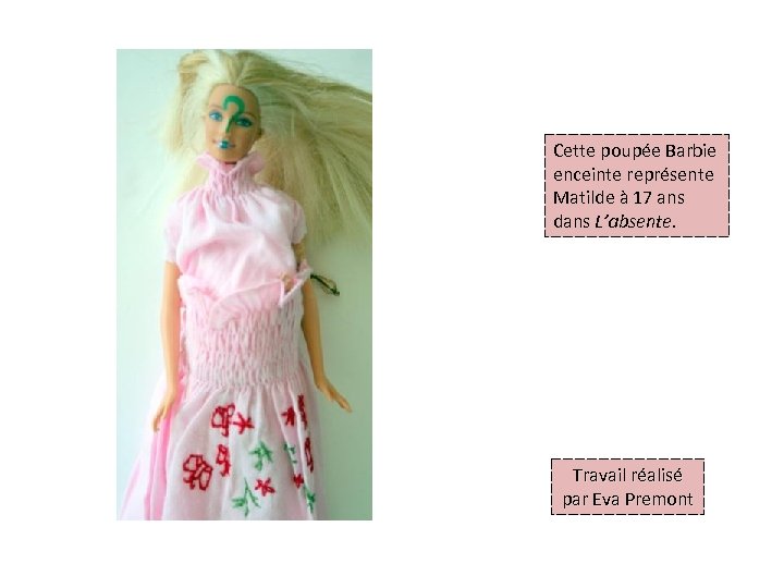 Cette poupée Barbie enceinte représente Matilde à 17 ans dans L’absente. Travail réalisé par