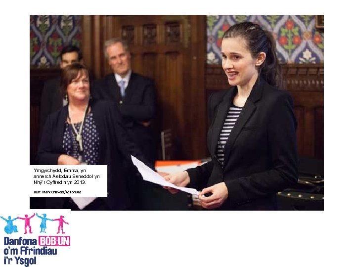 Ymgyrchydd, Emma, yn annerch Aelodau Seneddol yn Nhŷ’r Cyffredin yn 2013. Llun: Mark Chilvers/Action.