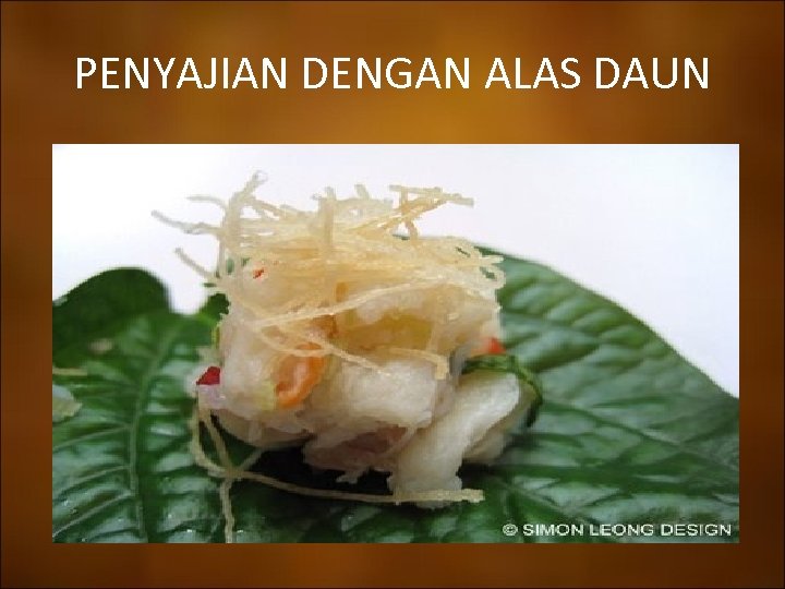 PENYAJIAN DENGAN ALAS DAUN 