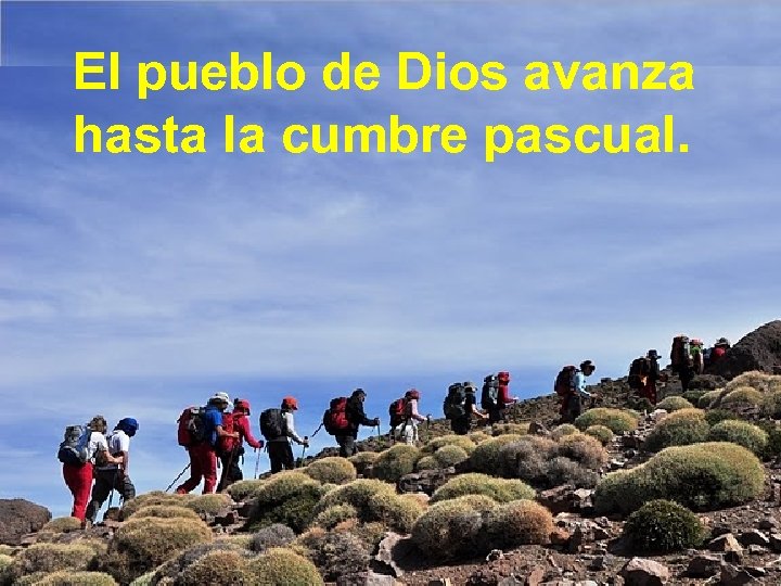 El pueblo de Dios avanza hasta la cumbre pascual. 