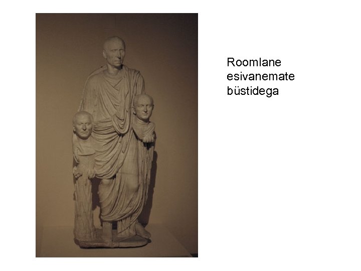 Roomlane esivanemate büstidega 