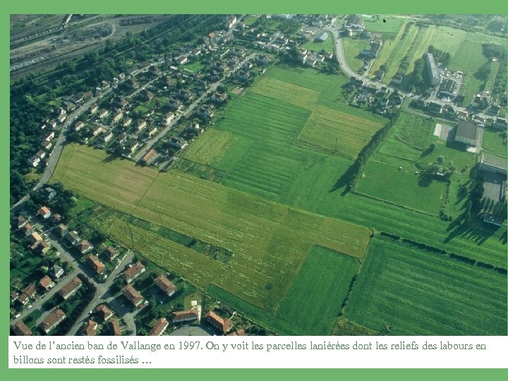 Vue de l’ancien ban de Vallange en 1997. On y voit les parcelles laniérées