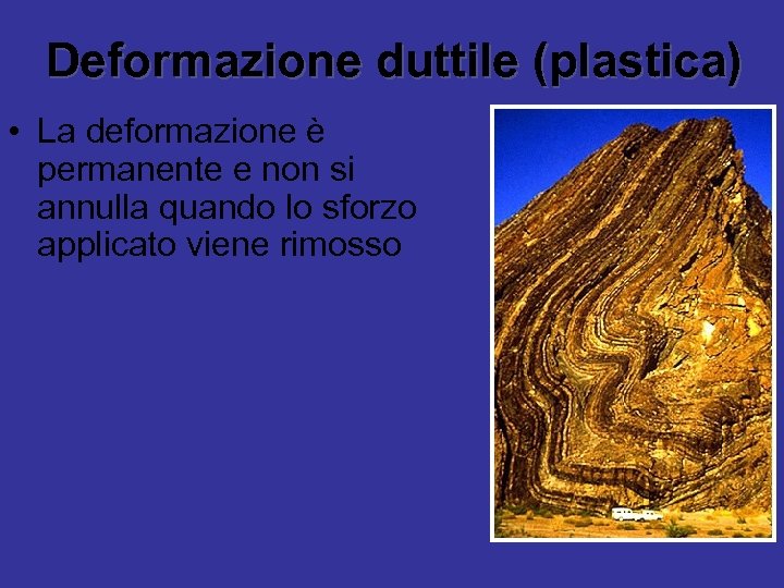 Deformazione duttile (plastica) • La deformazione è permanente e non si annulla quando lo